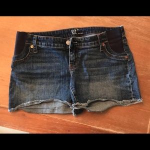 Gap denim maternity shorts